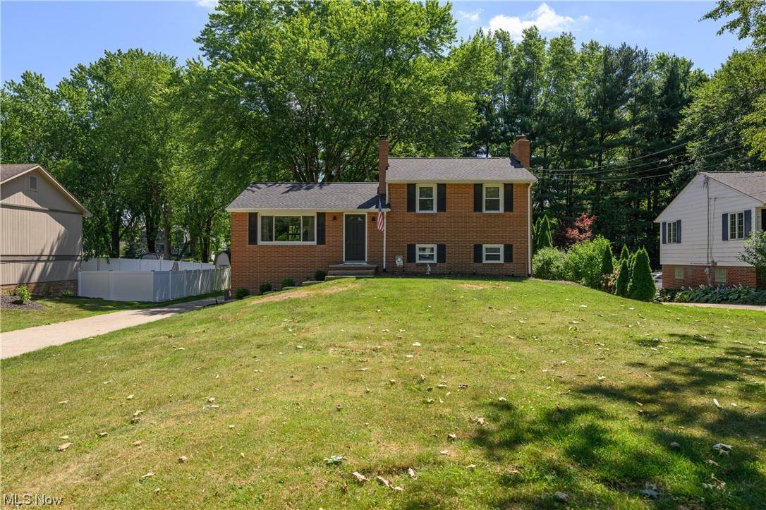 Canton, OH 44718,6006 Lake O Springs AVE NW