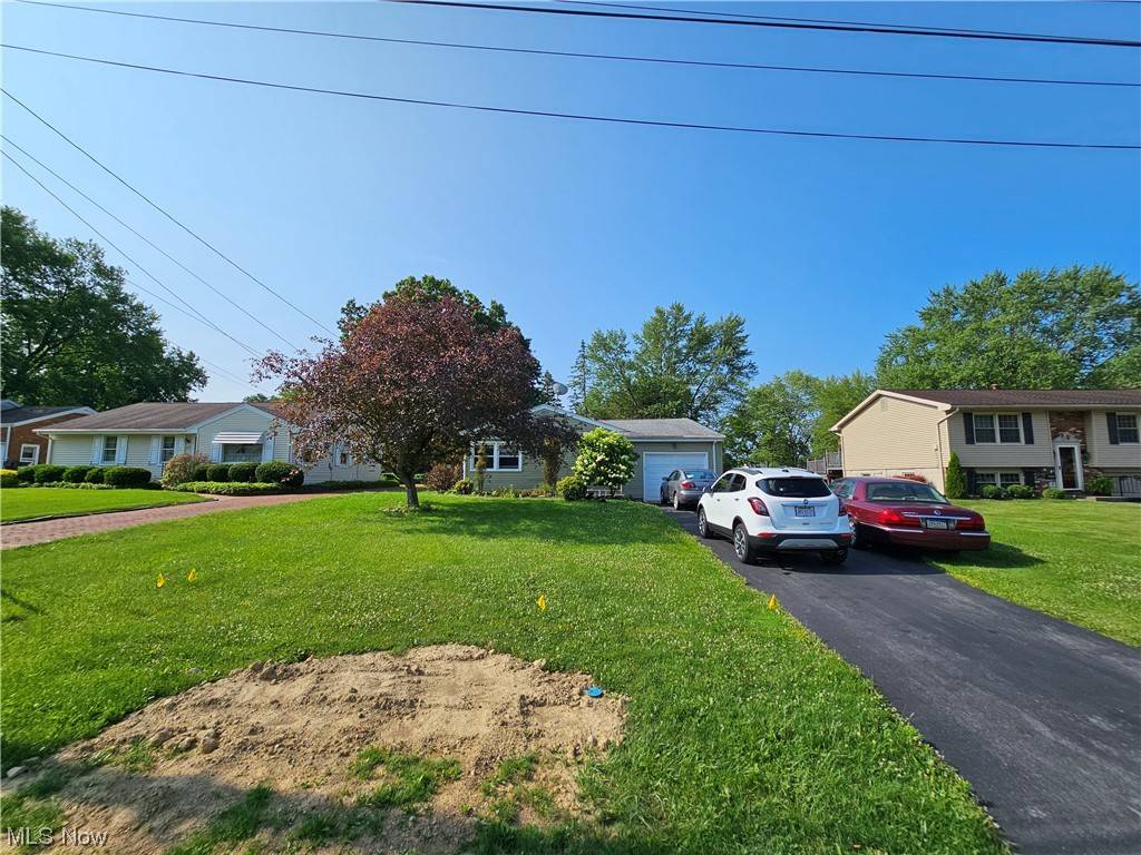 Boardman, OH 44512,375 Annawan LN