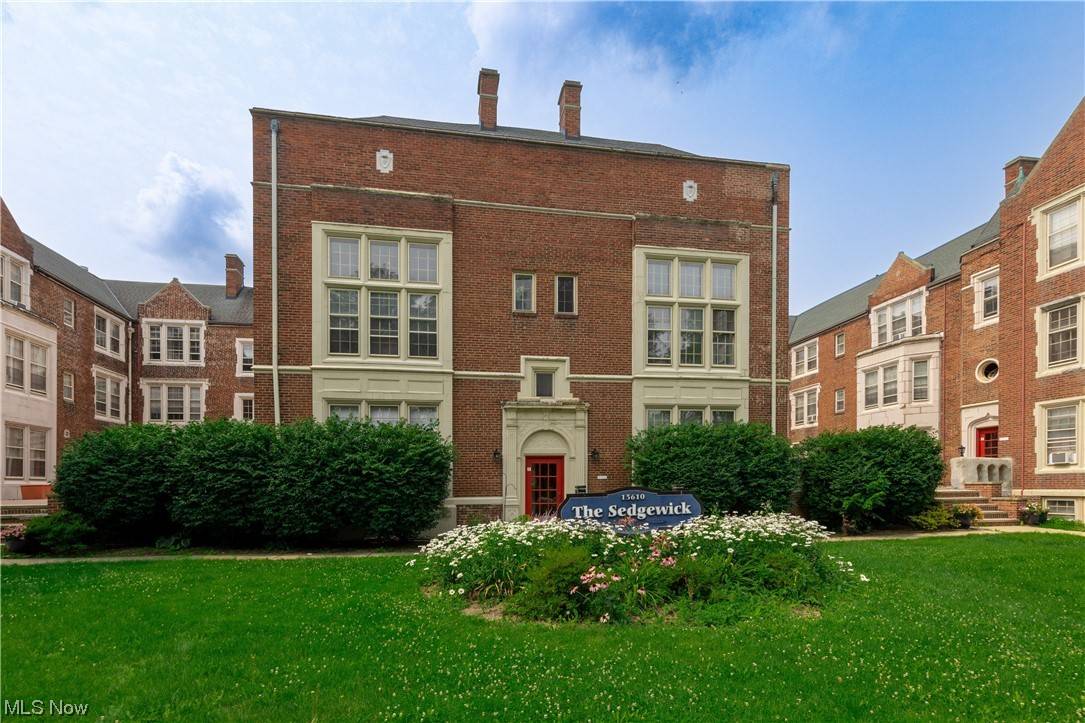 Shaker Heights, OH 44120,15610 Van Aken BLVD #17