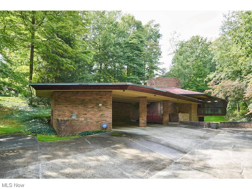 Copley, OH 44321,920 Wallwood DR