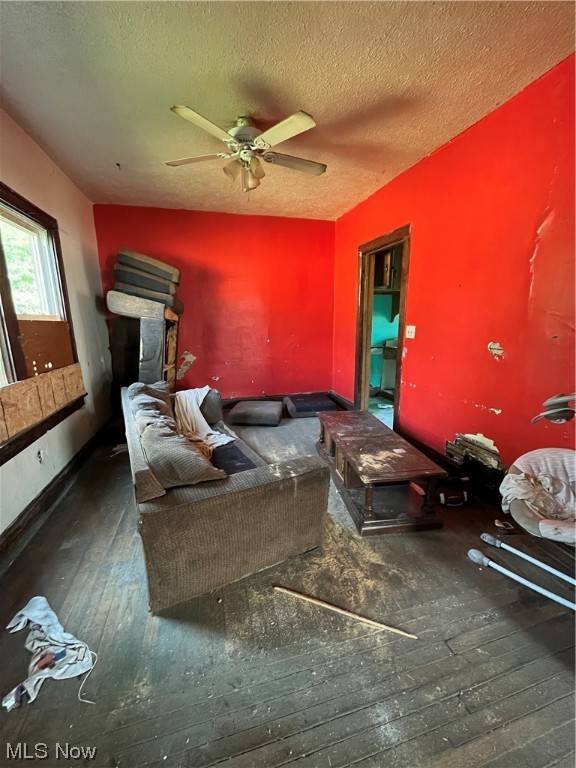 Cleveland, OH 44109,3909-3911 Daisy AVE