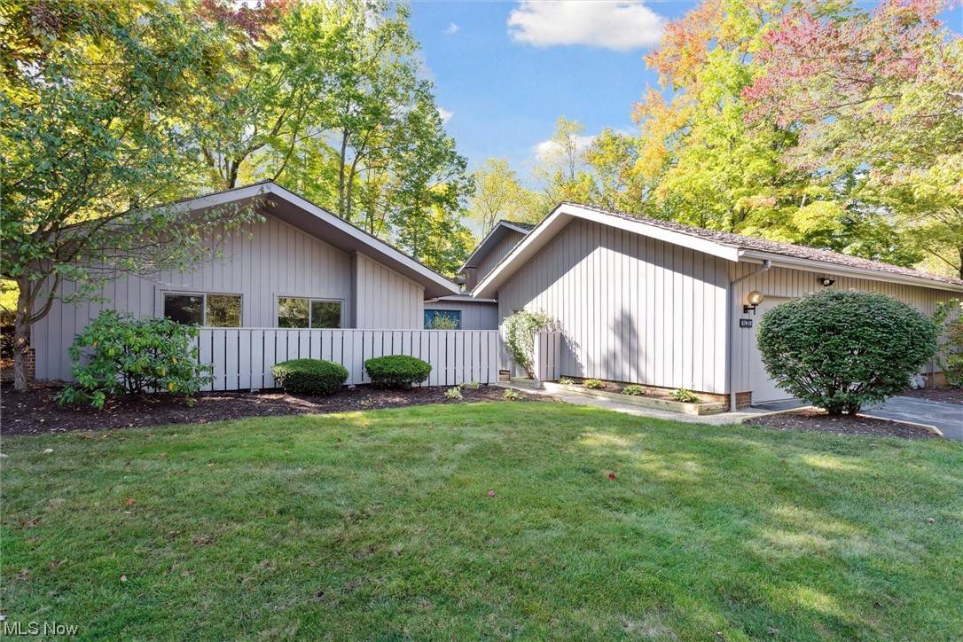 Aurora, OH 44202,674-10 Fairington LN #16K