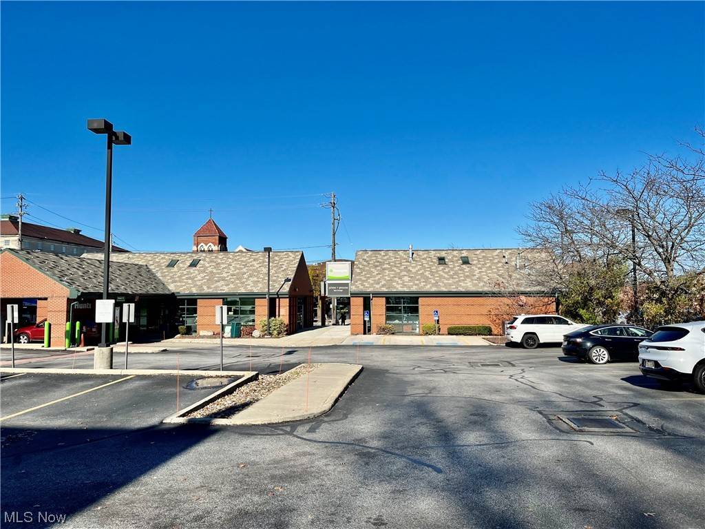 Lakewood, OH 44107,15111-15121 Detroit AVE