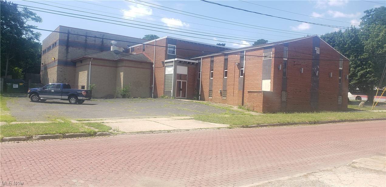 Akron, OH 44305,1104 Johnston ST