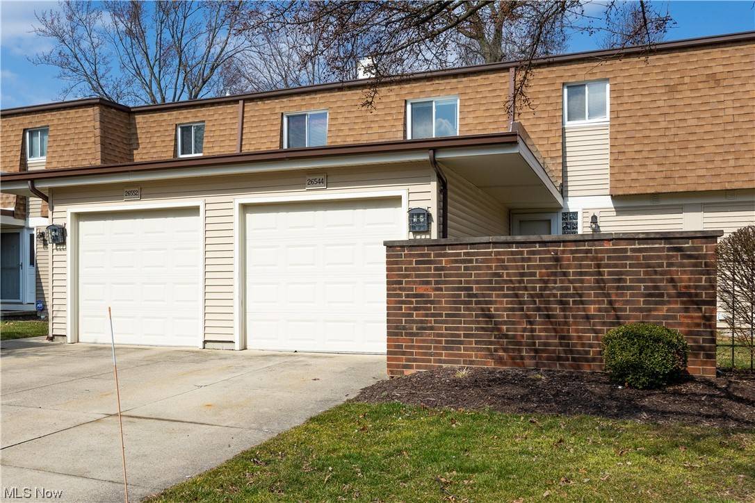 Olmsted Falls, OH 44138,26544 Sussex DR