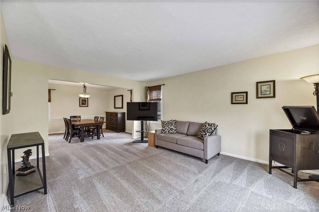 Rocky River, OH 44116,3645 Middlepost LN