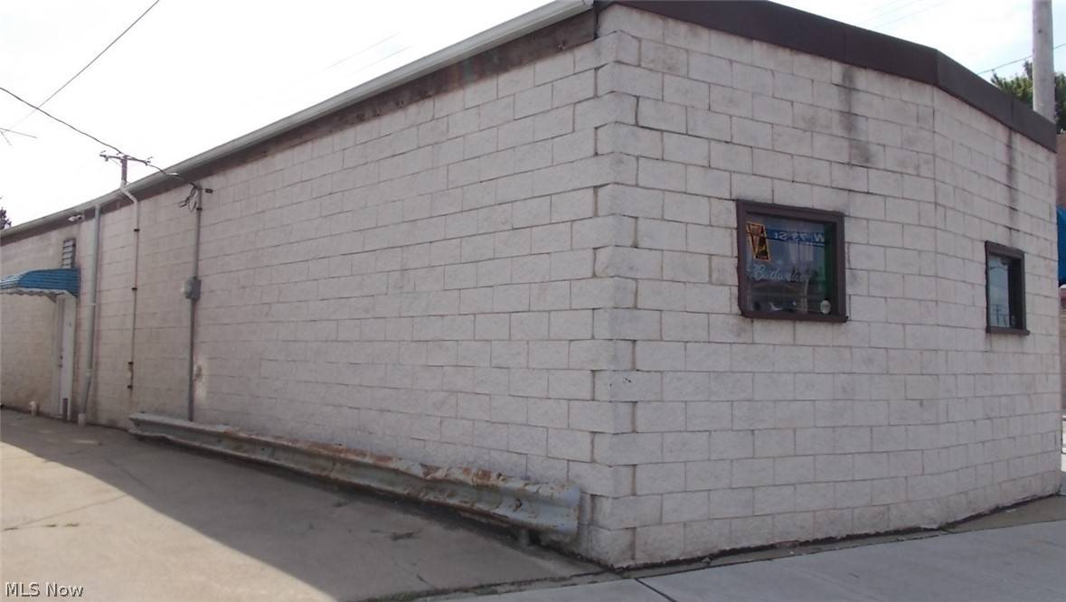 Cleveland, OH 44102,7216 Clark AVE