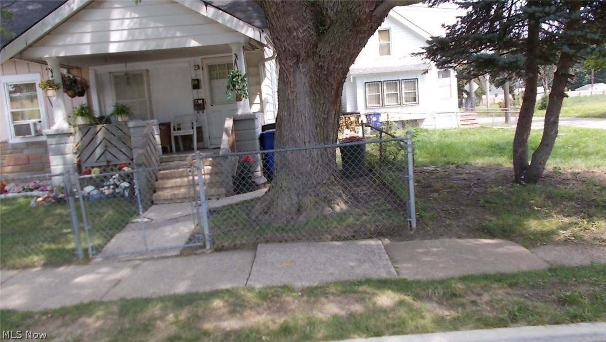 Cleveland, OH 44102,7104 Dearborn AVE
