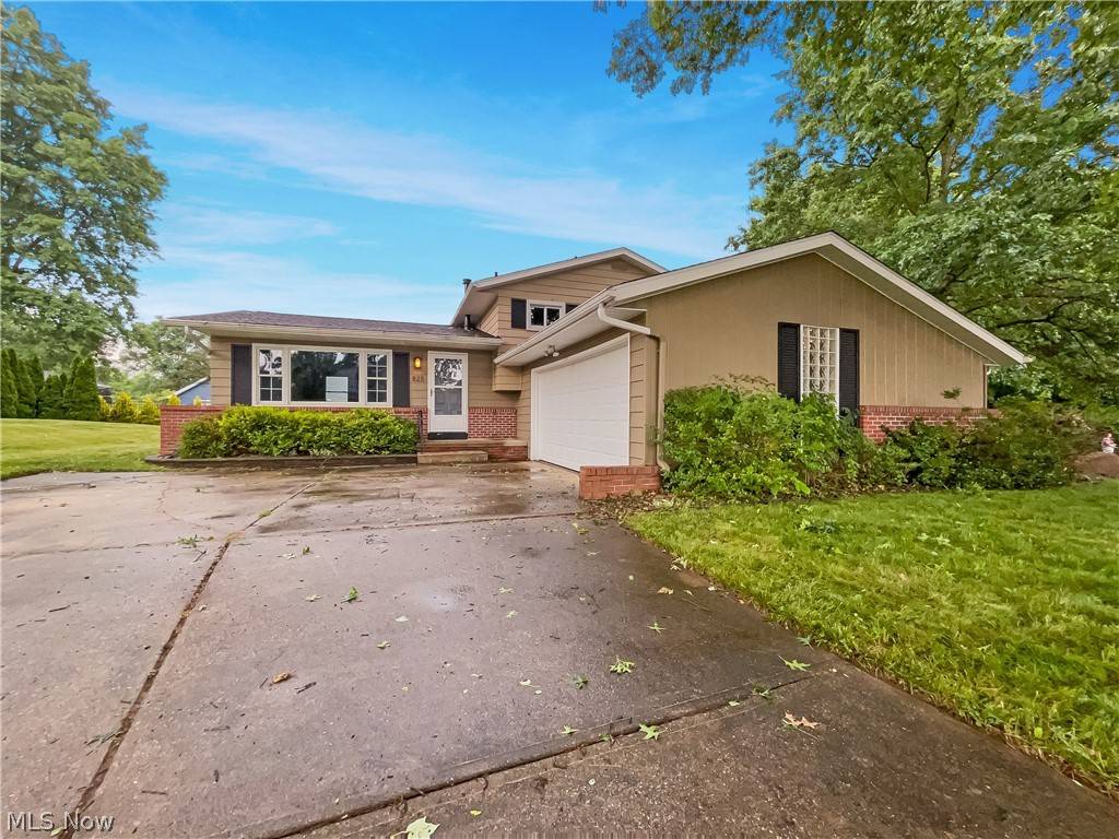 Tallmadge, OH 44278,825 Penn Wood DR