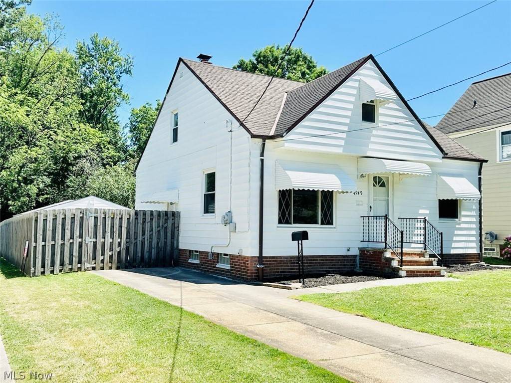Garfield Heights, OH 44125,4949 Henry ST