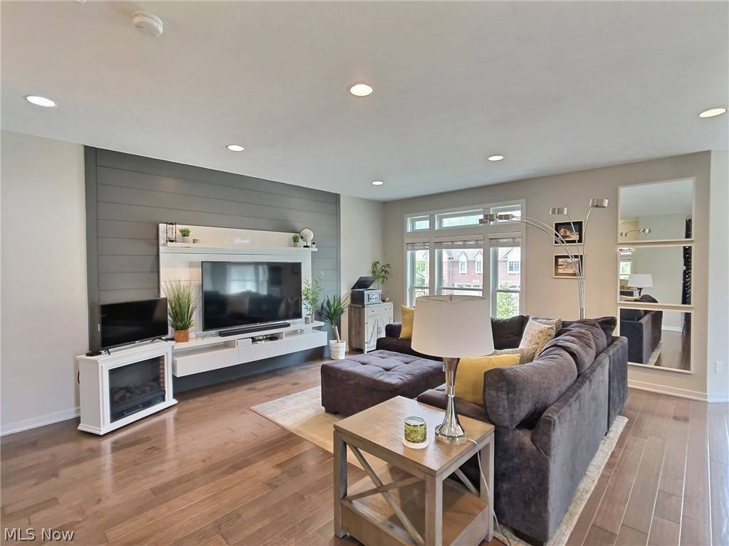 Westlake, OH 44145,51 Ashbourne DR #112