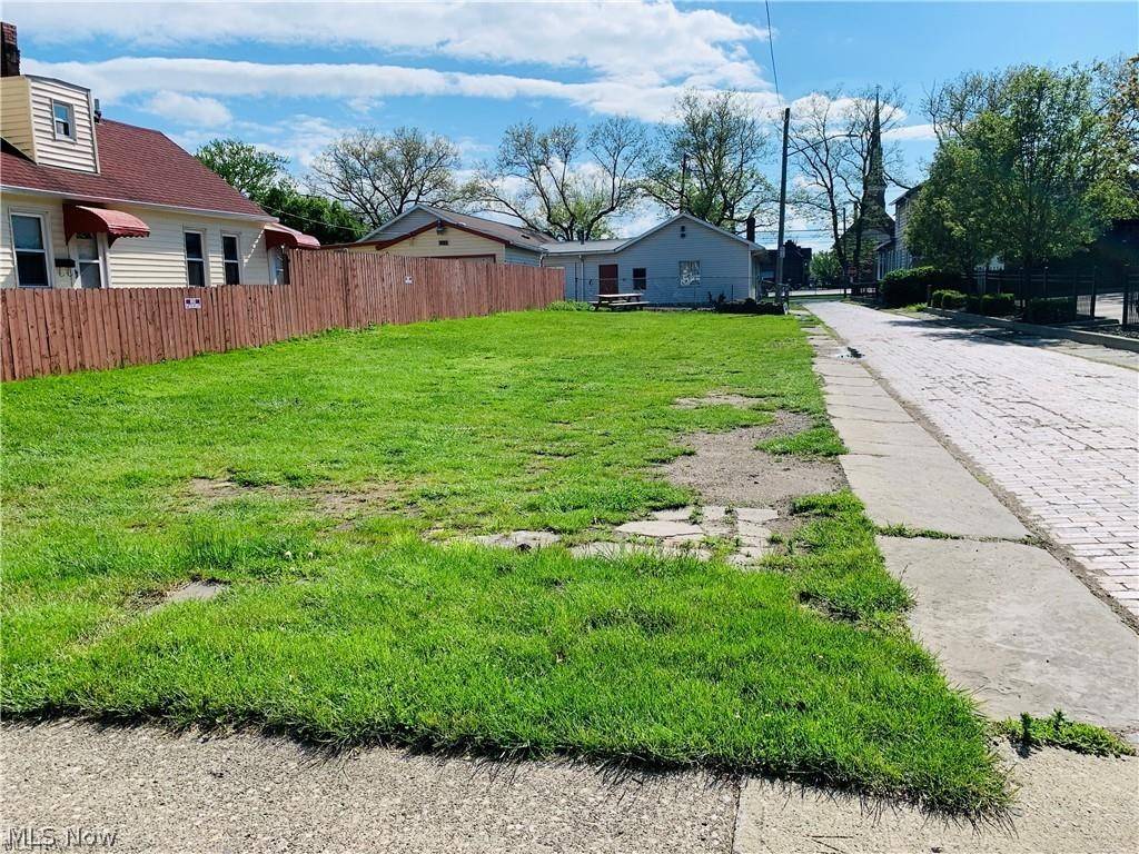 Cleveland, OH 44113,2058 & 2060 W 26th ST