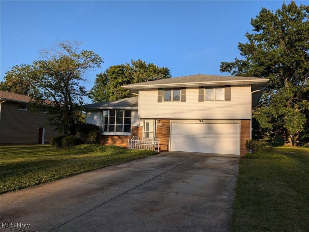 Highland Heights, OH 44143,985 Rose BLVD