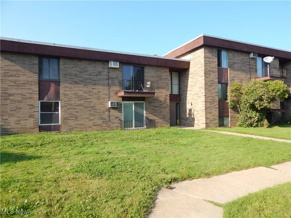 Maple Heights, OH 44137,16100 Maple Park DR #B4