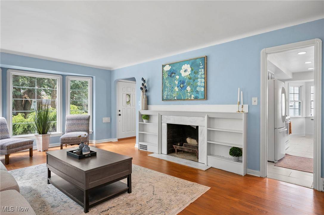 Fairview Park, OH 44126,19376 Henry RD
