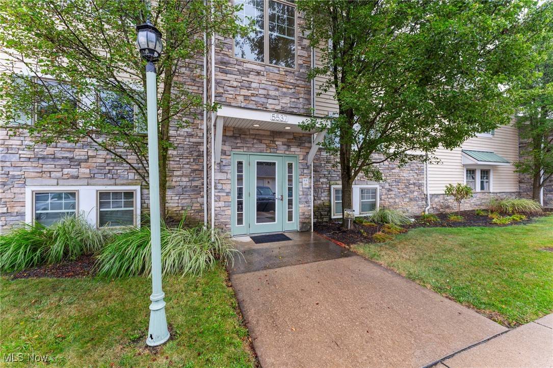 Lorain, OH 44053,5537 Beavercrest DR #103