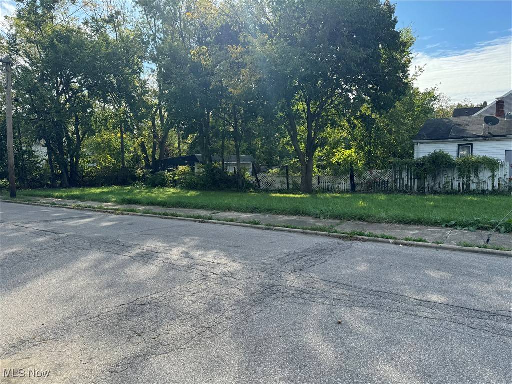 Cleveland, OH 44120,3313 E 126th ST