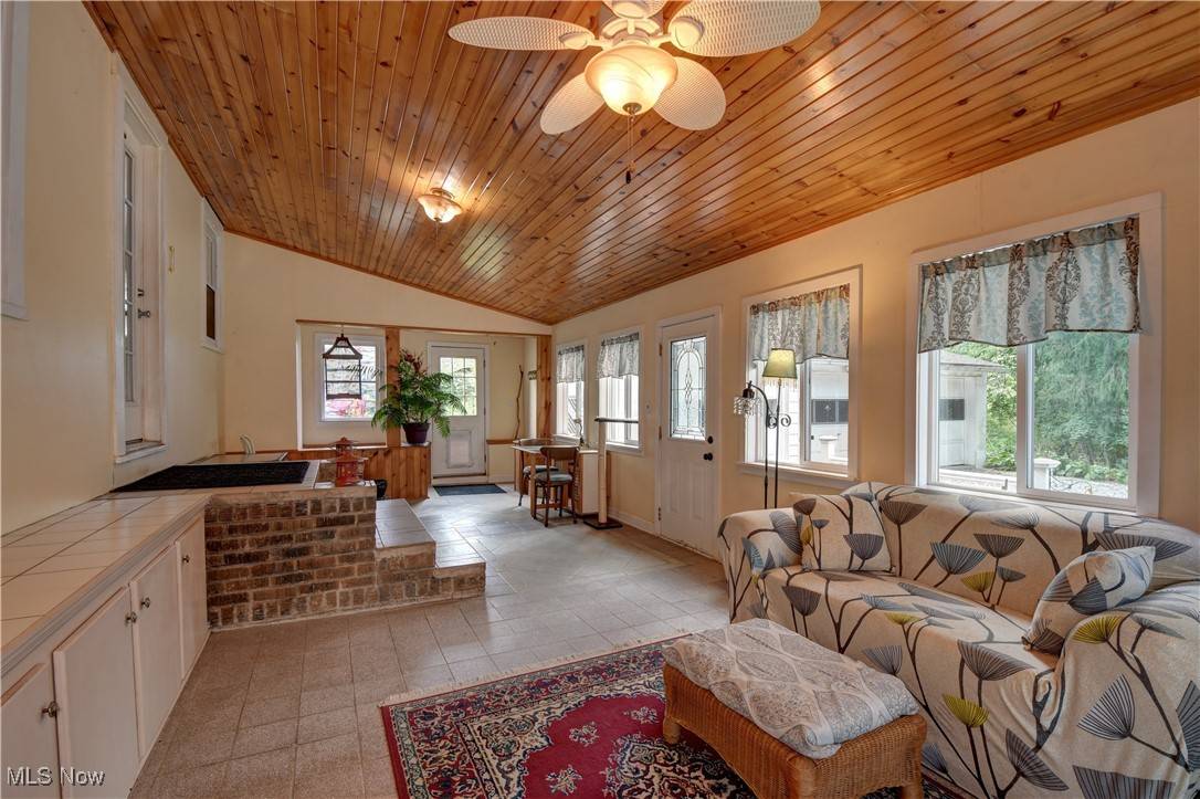 Hubbard, OH 44425,1139 Albright Mckay RD