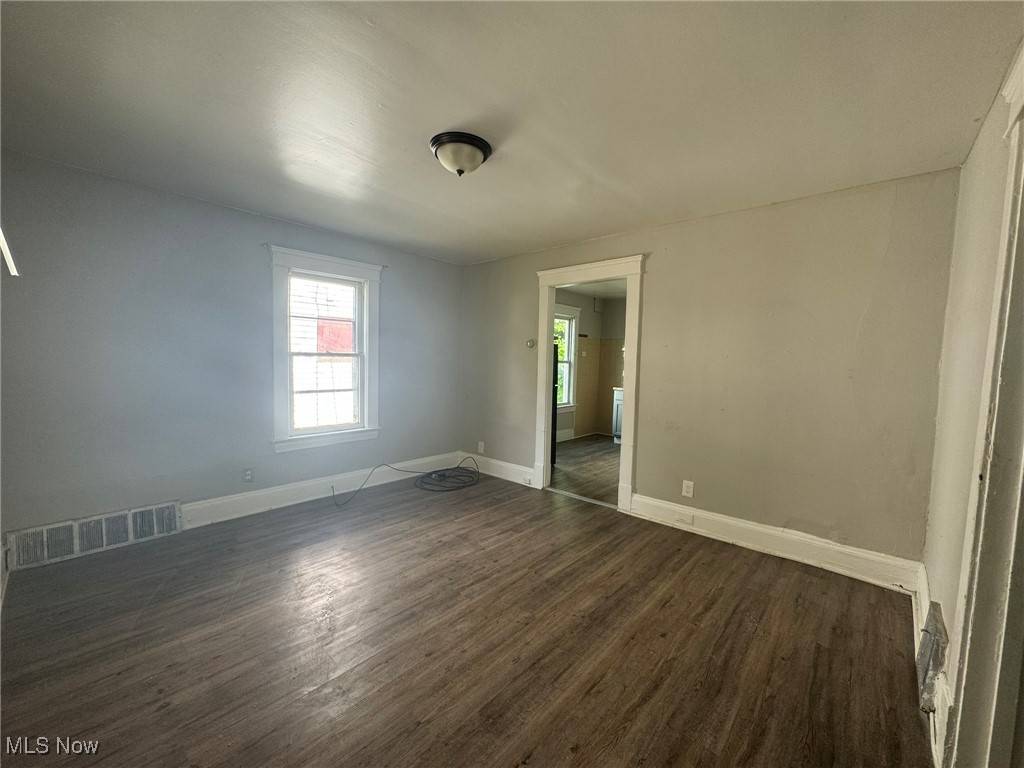 Cleveland, OH 44110,389 E 160th ST
