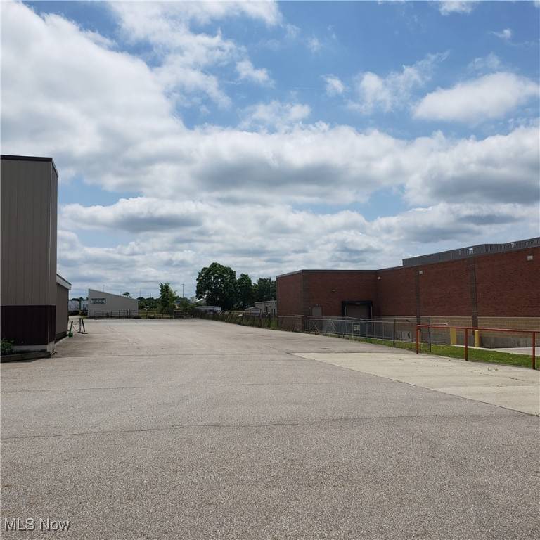 Middlefield, OH 44062,15651-REAR W High ST #Rear