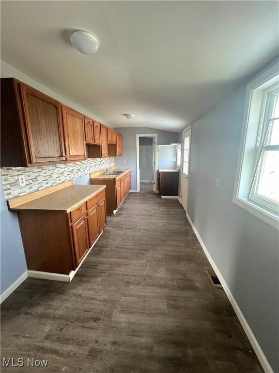Coshocton, OH 43812,658 Birch ST