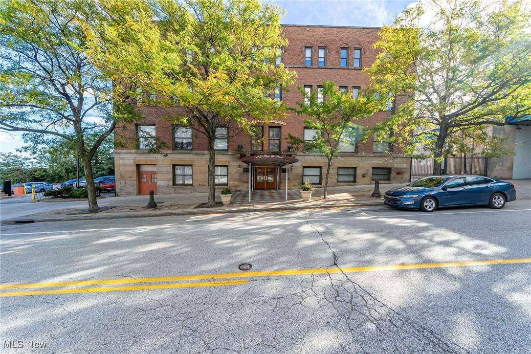 Cleveland, OH 44113,1133 W 9th ST #413