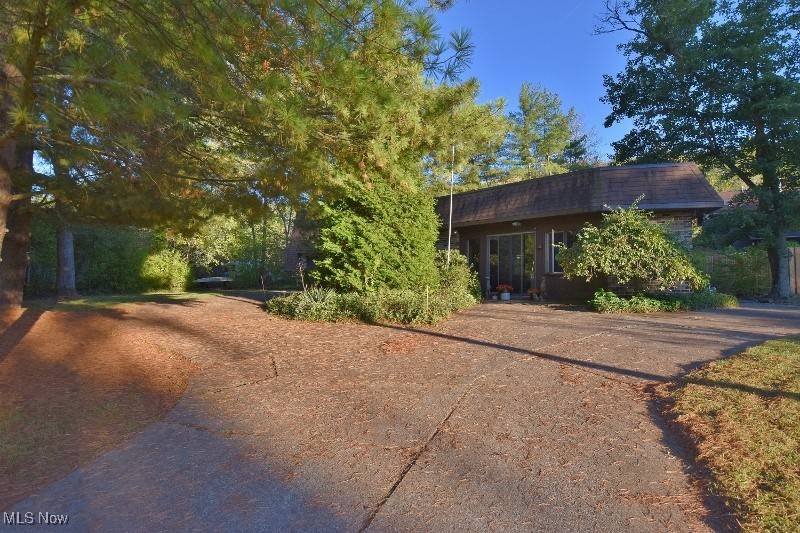 Sherrodsville, OH 44675,7146 Elgin DR SW