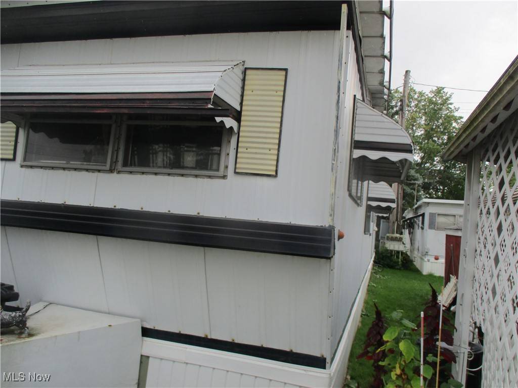 Cleveland, OH 44144,8209 Russell LN