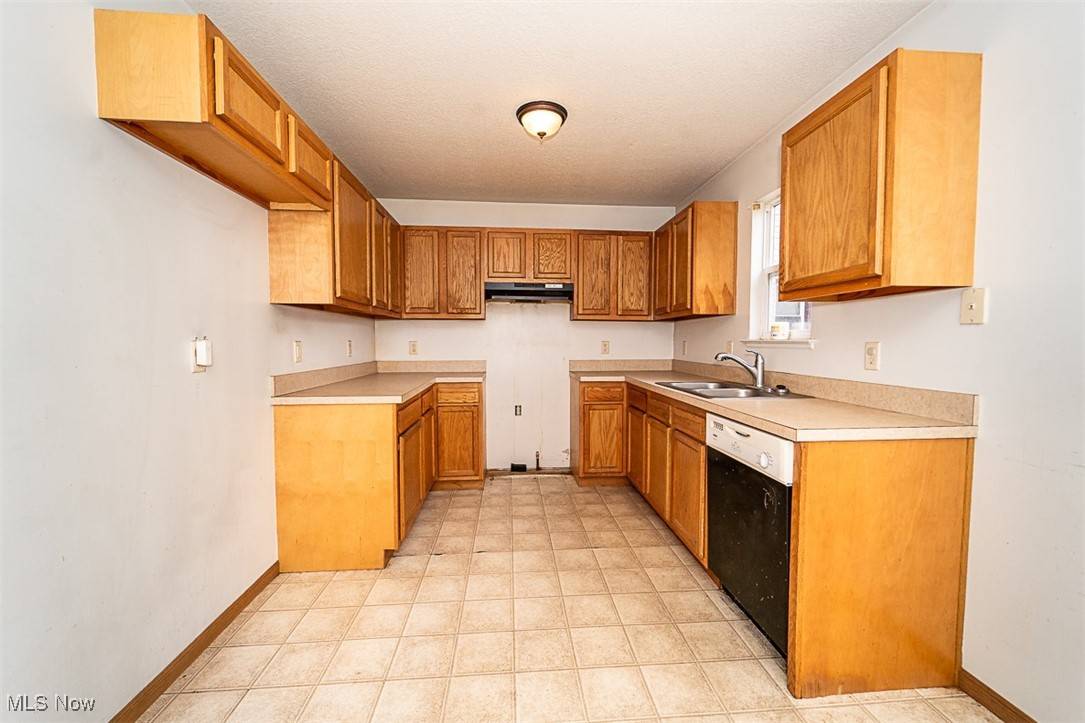 Akron, OH 44320,1072 Peerless AVE
