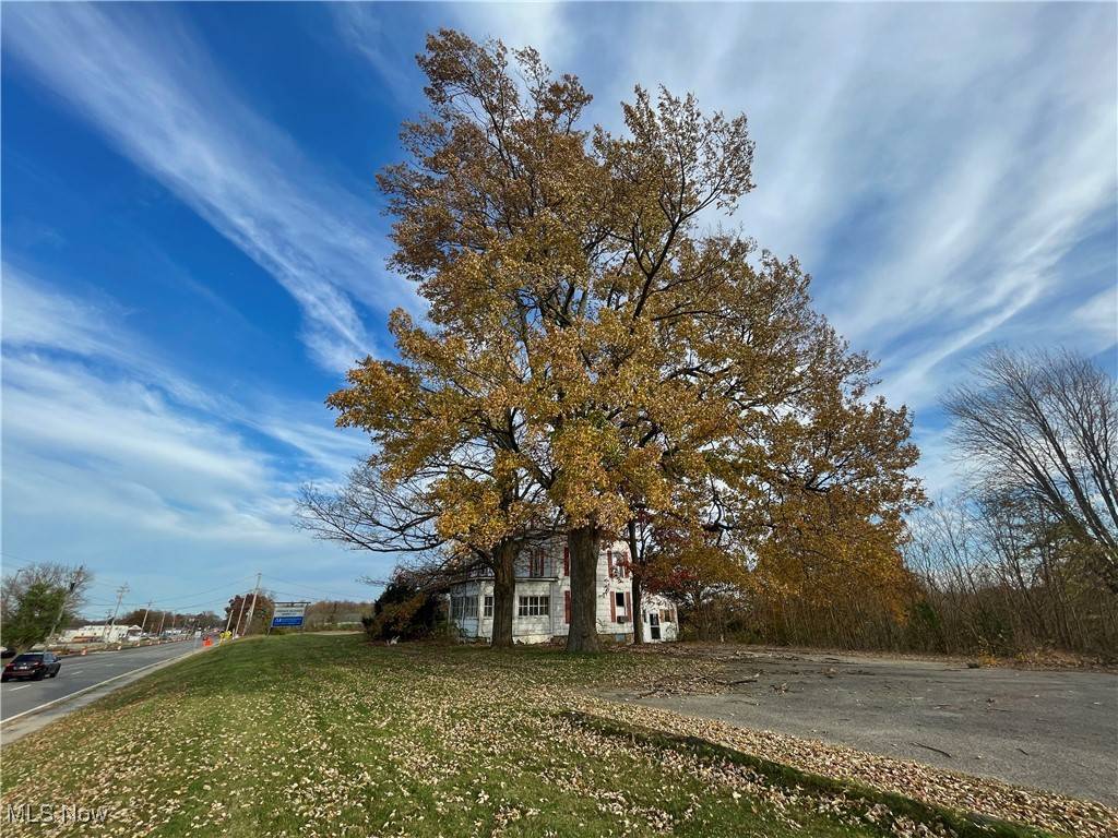Madison, OH 44057,5662 N Ridge RD