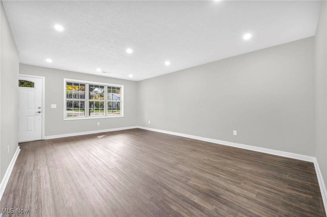 Mentor, OH 44060,8107 Barberry Hill DR