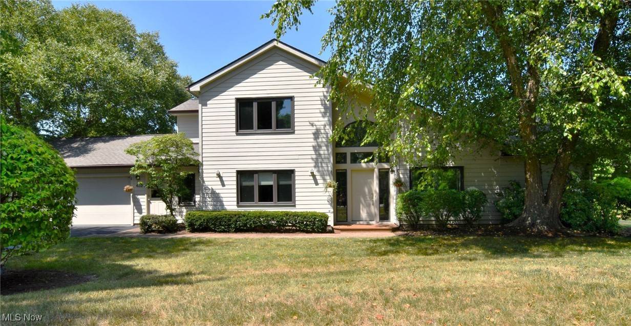 Chagrin Falls, OH 44023,432 Chipping LN