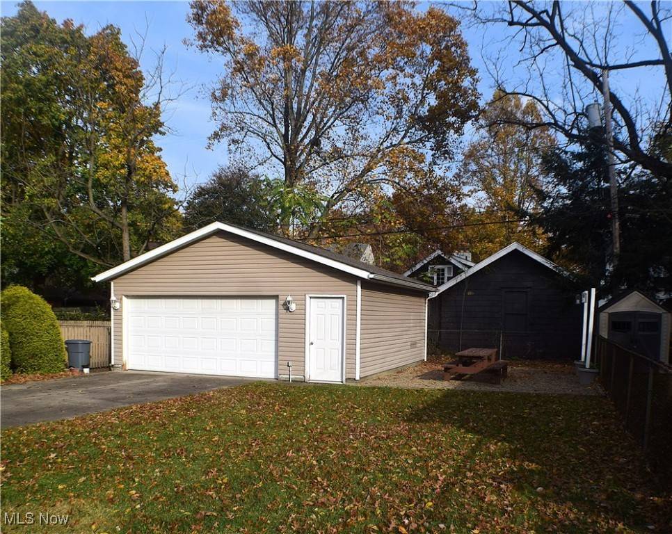 Akron, OH 44313,61 Harcourt DR