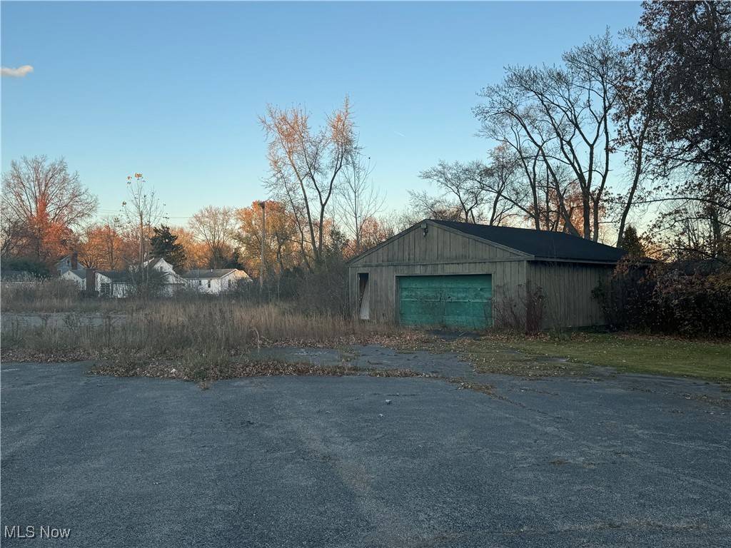 Warren, OH 44485,2166 Parkman RD NW