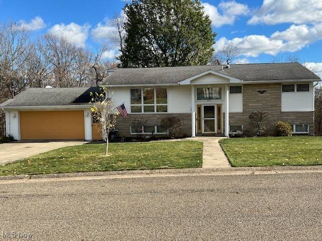 St. Clairsville, OH 43950,215 Dennis LN