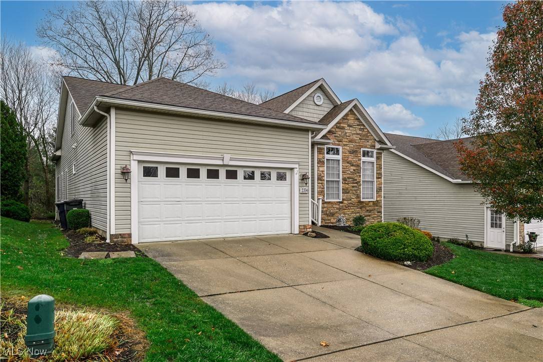 Cuyahoga Falls, OH 44223,2334 Heron Crest DR