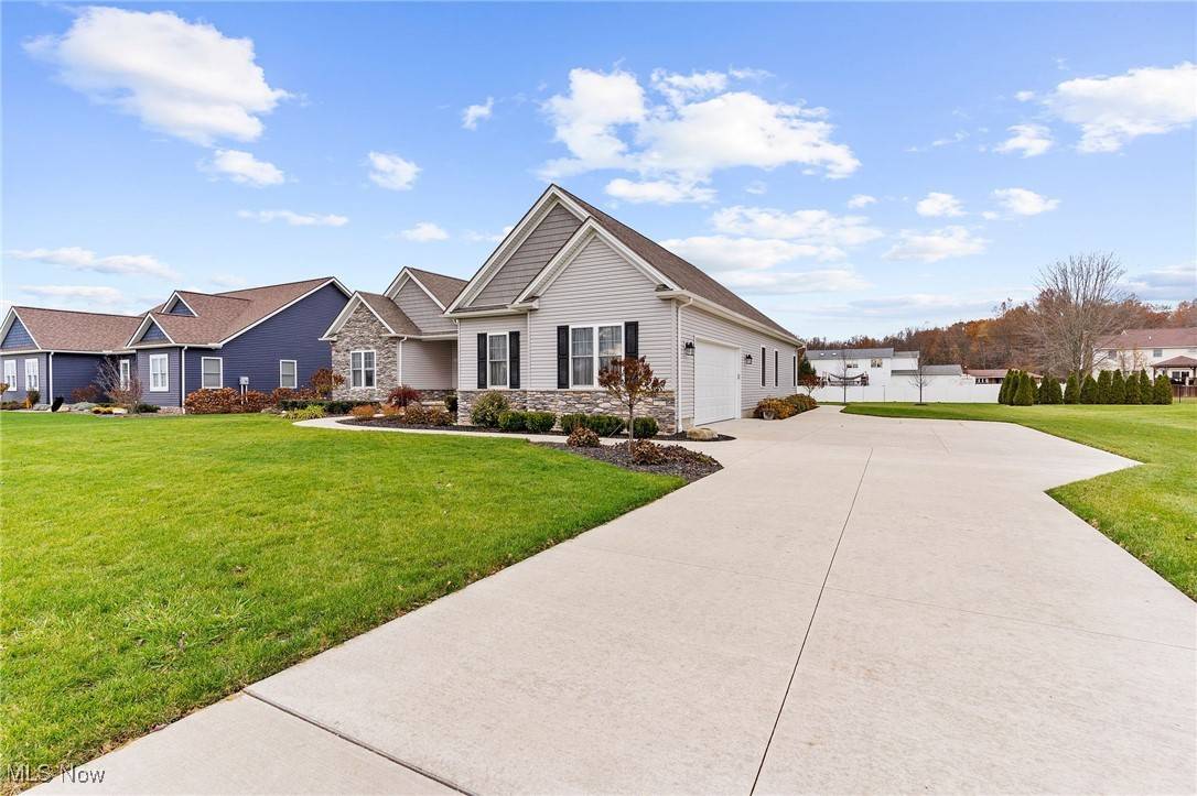 Warren, OH 44481,421 Oak Hollow DR NW