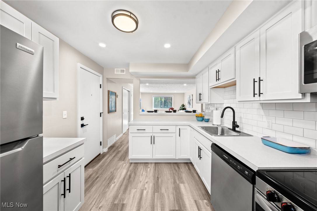 Rocky River, OH 44116,1673 Southbend DR #4