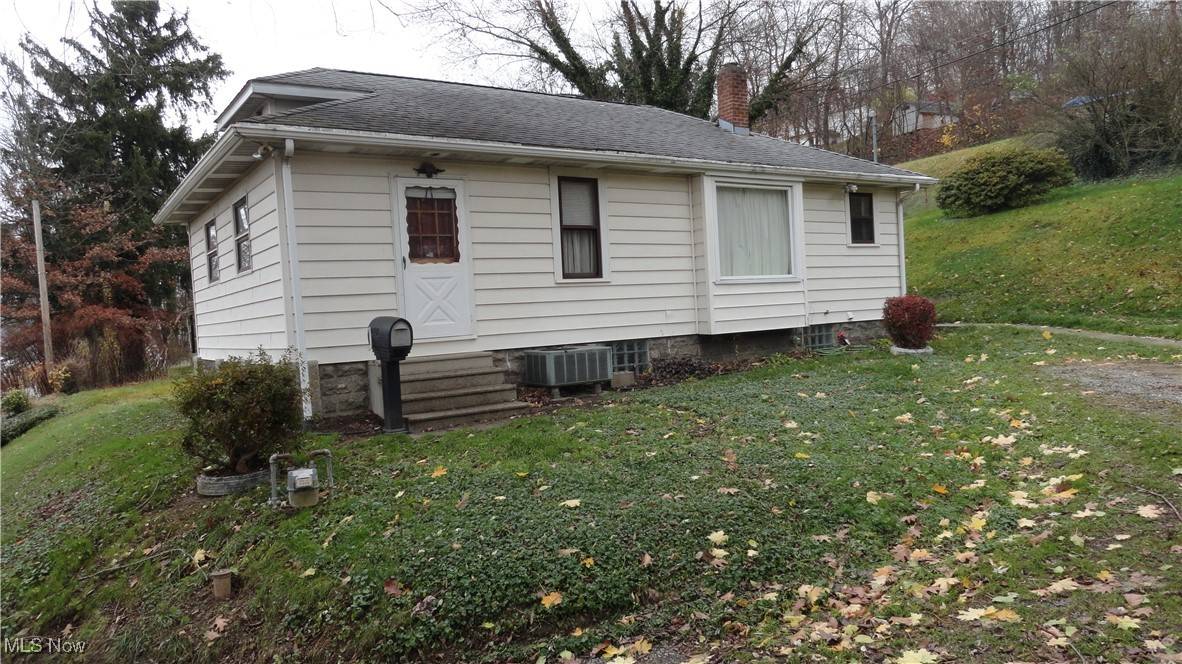Chester, WV 26034,215 Alpine