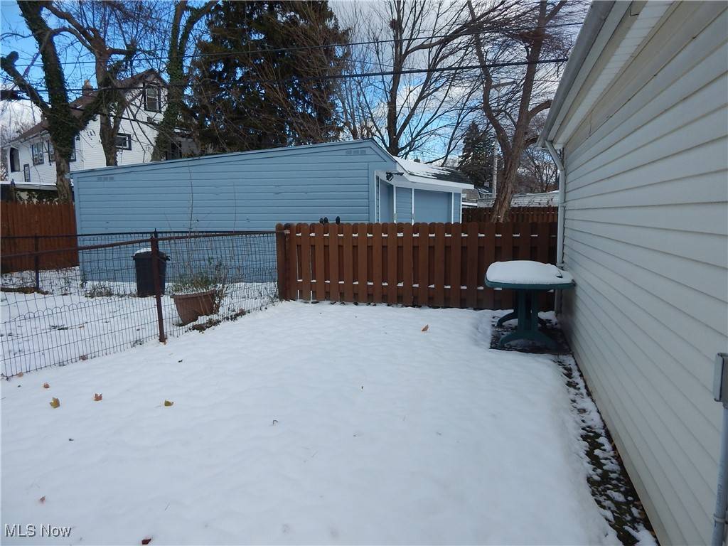 Cleveland, OH 44111,3685 Warren RD