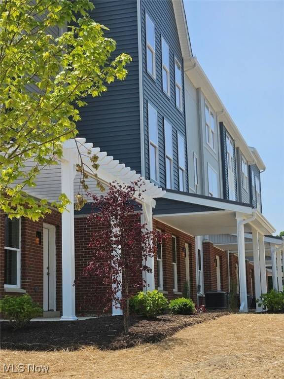 Akron, OH 44313,602 Mull AVE #11