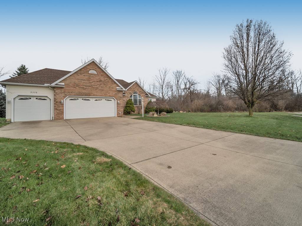 Sheffield Village, OH 44054,5329 Deercreek CT