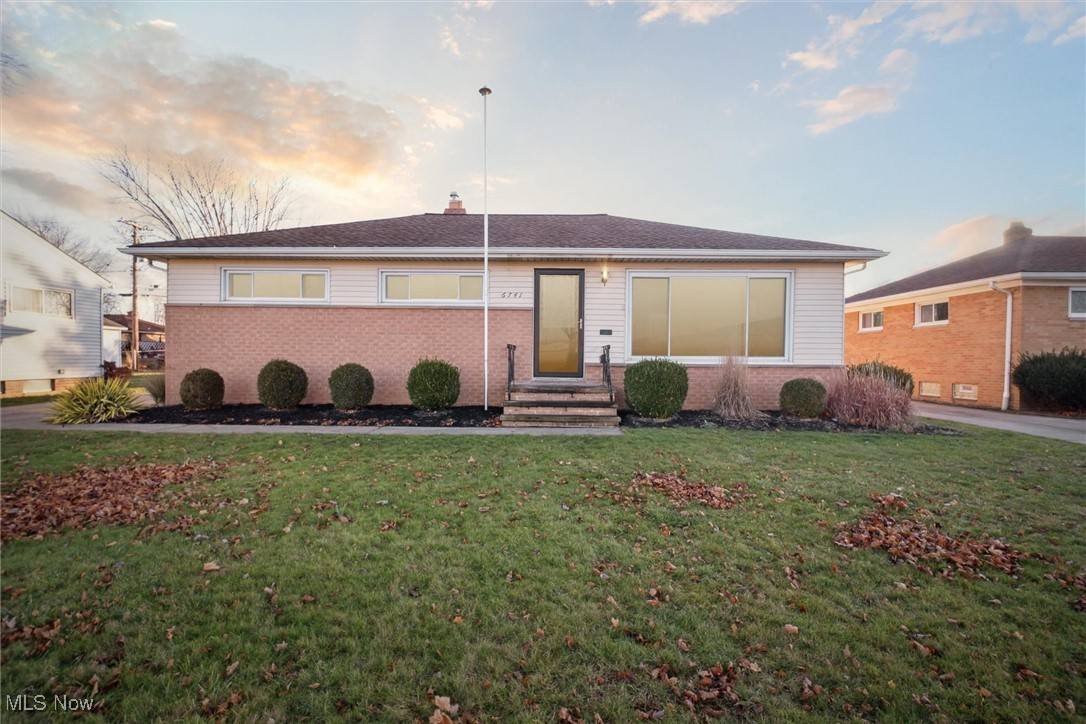 Parma Heights, OH 44130,6741 Maplewood RD