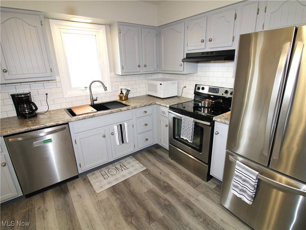 Elyria, OH 44035,109 Meadowfield CT