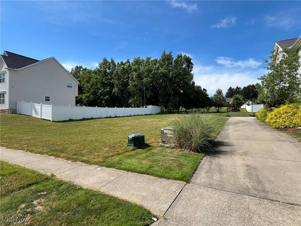 Kent, OH 44240,487 S Marigold LN