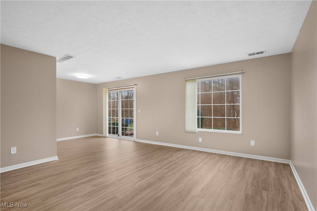 North Royalton, OH 44133,13946 Oakbrook DR