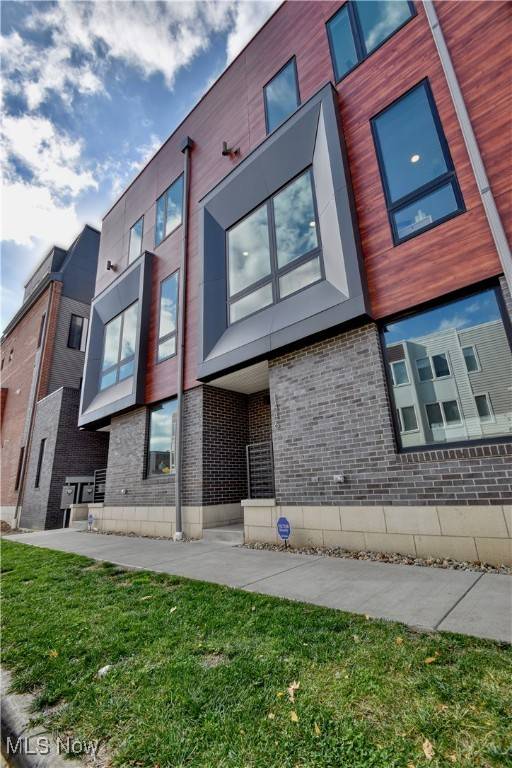 Cleveland, OH 44114,1446 E 15th ST