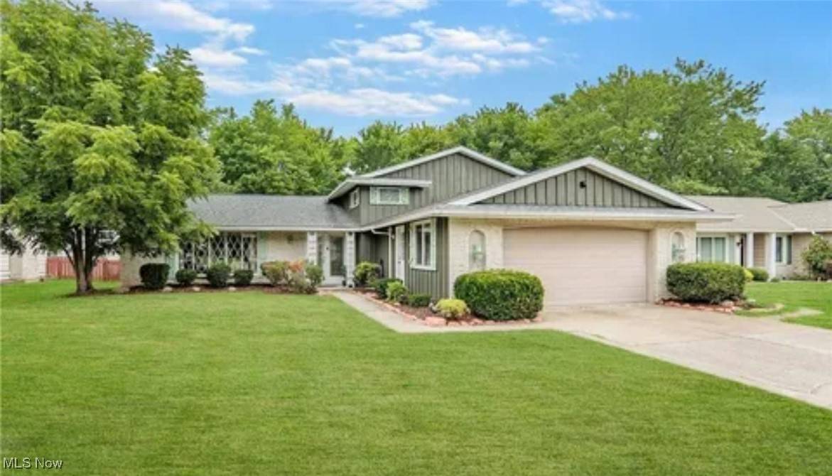 Strongsville, OH 44136,17084 Hunting Meadows DR