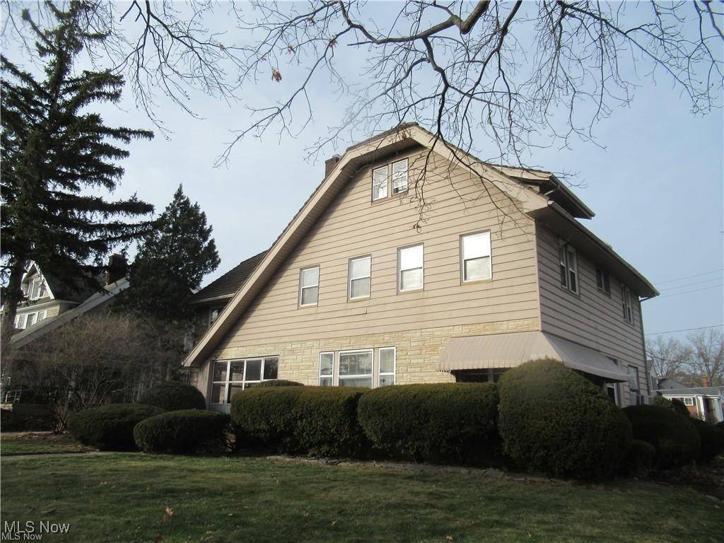 Lakewood, OH 44107,16900 Clifton BLVD