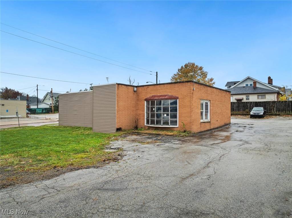 Parma, OH 44129,5222 Ridge RD